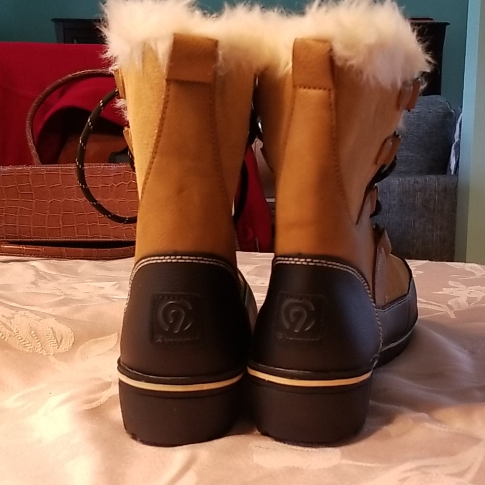 Boots - Picture 3 of 3